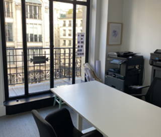 Bureau privé 15 m² 4 postes Coworking Rue Réaumur Paris 75002 - photo 1